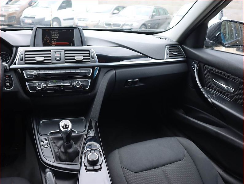 BMW Řada 3 (2015) 320 d xDrive, 4X4, Serv.kniha - fotka 8 z 19