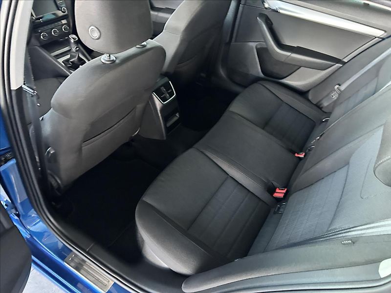 Škoda Octavia 1,8   TSI 132kW,STYLE,2.MAJITE - fotka 22 z 24
