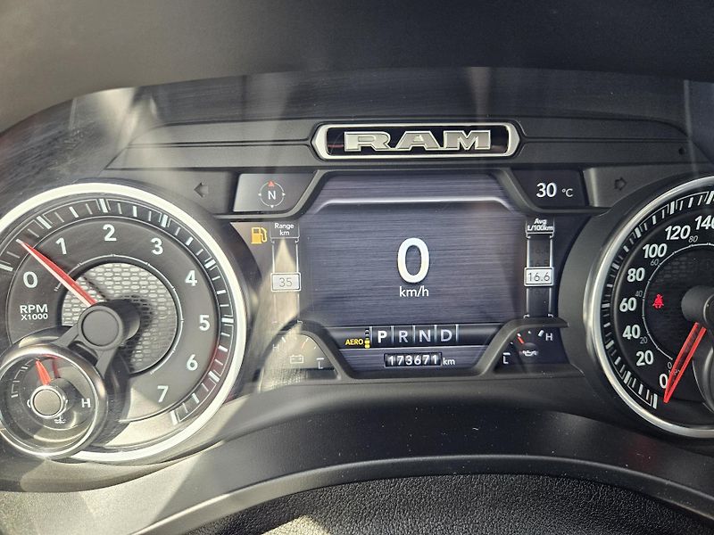 RAM 1500 (2019) 5.7HEMI + LPG LARAMIE - fotka 16 z 38
