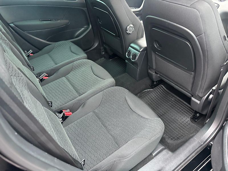 Peugeot 308 (2013) 2.0Hdi 110kw - fotka 13 z 22