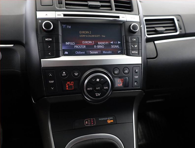 Toyota Verso (2015) 1.8 Valvematic, Serv.kniha - fotka 10 z 16