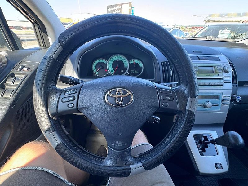 Toyota Corolla Verso (2005) AUTOMAT 1,8i VVT-i 95 KW ČR - fotka 18 z 36