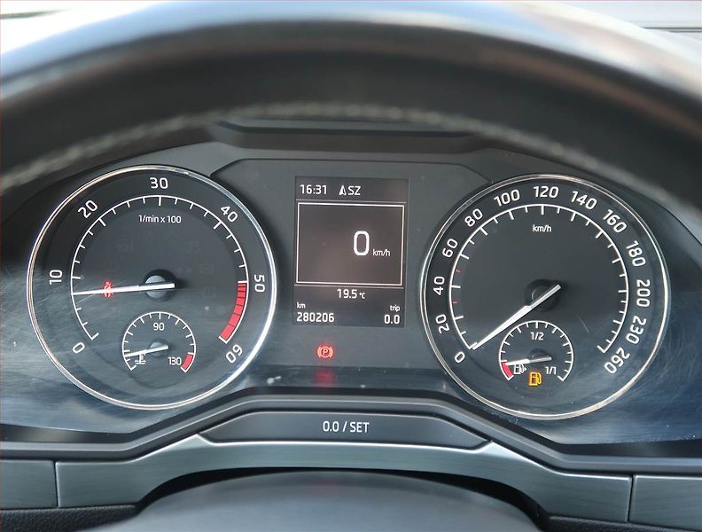 Škoda Superb (2016) 2.0 TDI, Navi, Bi-Xenony - fotka 11 z 22