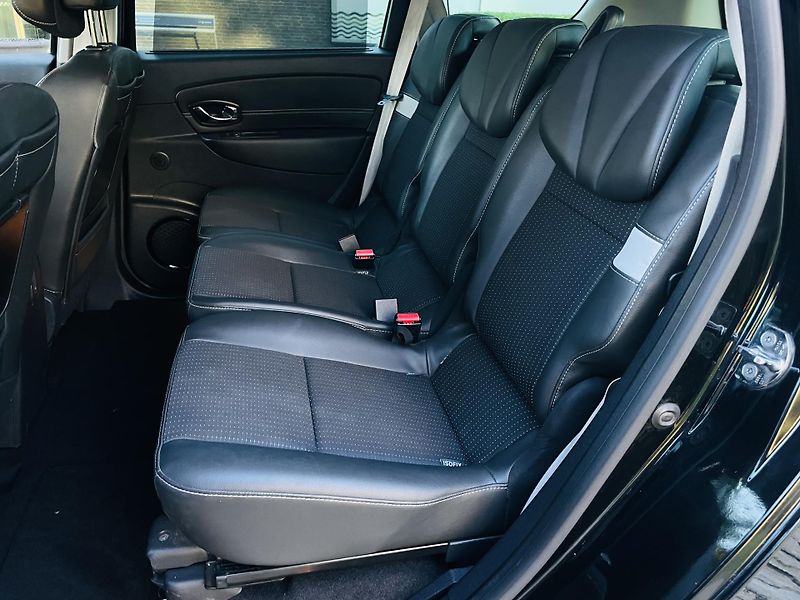 Renault Grand Scénic 1.6dCi MANUÁL KAMERA SERVISKA - fotka 30 z 47