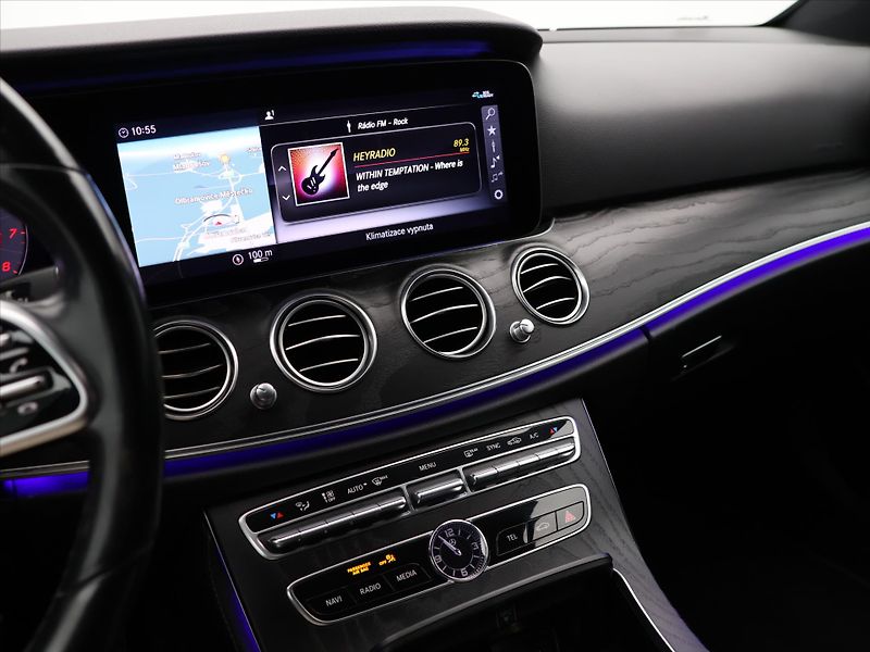 Mercedes-Benz Třídy E 3,0 450 270 kW 4Matic AMG CZ - fotka 17 z 28