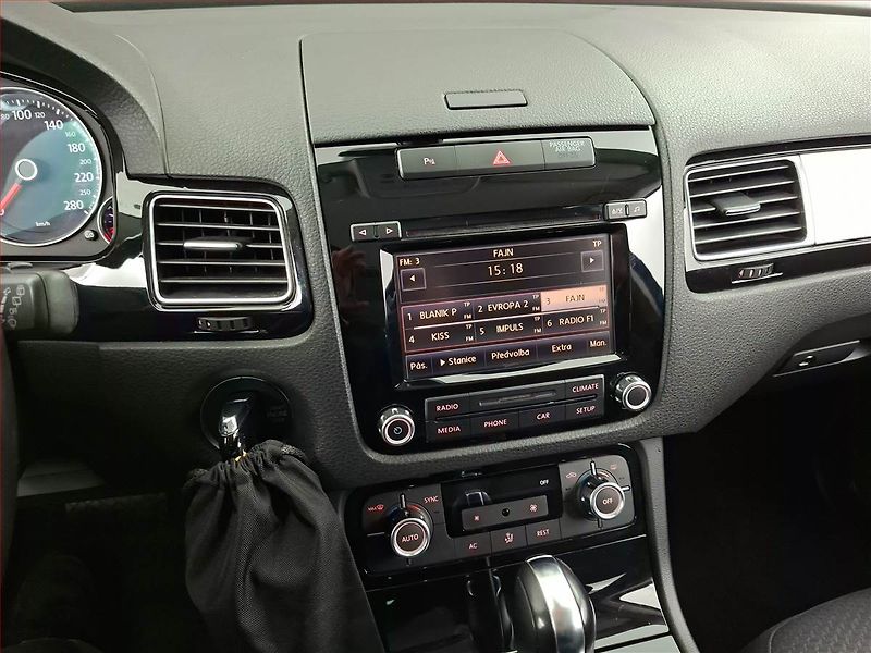 Volkswagen Touareg (2012) 3.0 TDI, 4X4, Automat - fotka 12 z 21