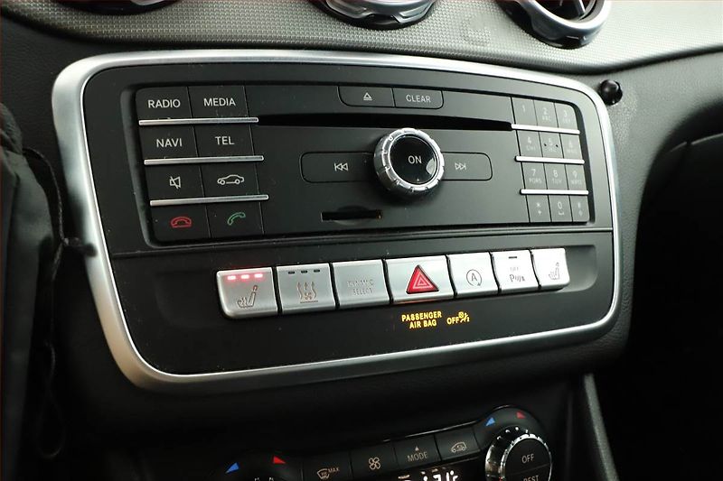 Mercedes-Benz GLA (2017) Style 200, Kůže, Tempomat - fotka 17 z 20
