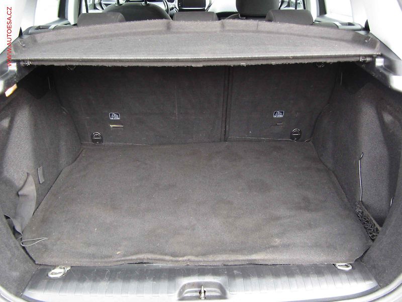 Peugeot 2008 (2017) 1.2 VTi, ČR, servis.kniha - fotka 7 z 17