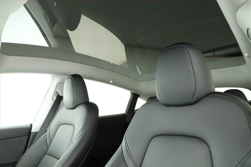 Tesla Model Y (2024) Long Range AWD 79kWh, SoH 95% - fotka 12 z 20