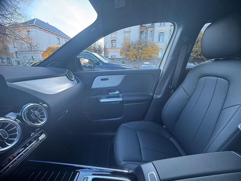 Mercedes-Benz GLA (2025) 200 d 4MATIC - fotka 10 z 24