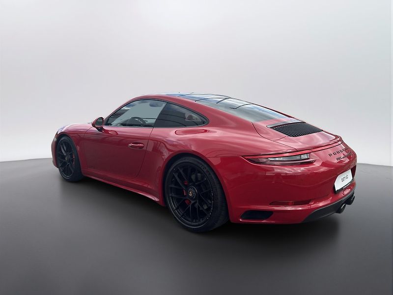 Porsche 911 Carrera 4 GTS Coupe - fotka 3 z 28