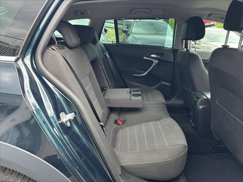Opel Insignia 2,0 CDTi 125kW 4x4 NAVI KAMERA - fotka 18 z 44