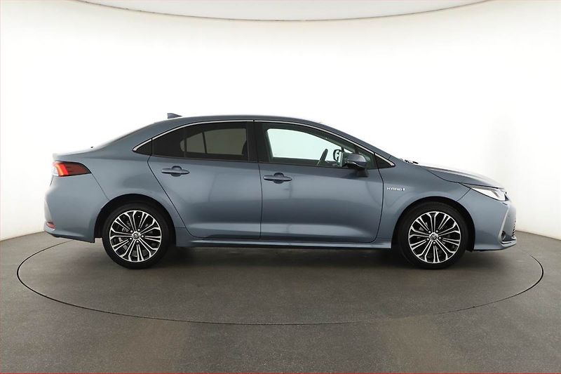 Toyota Corolla (2020) 1.8 Hybrid - fotka 6 z 15