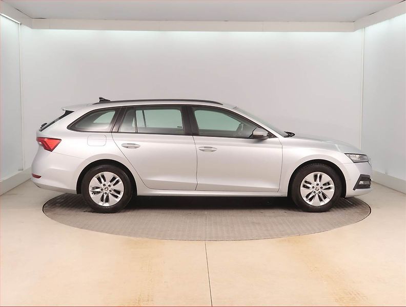 Škoda Octavia (2023) Ambition 2.0 TDI, ČR,1.maj - fotka 6 z 15