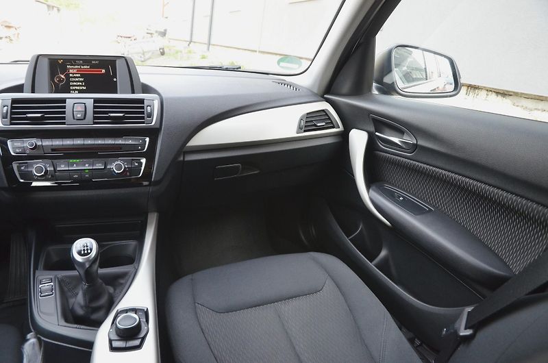 BMW Řada 1 (2016) 116i 80kW Facelift /AUT. KLIMA - fotka 19 z 33