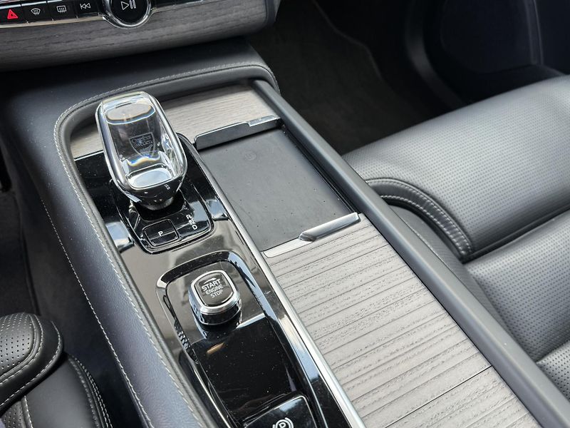 Volvo XC90 B5 (nafta) AWD VENTILACE +kola - fotka 27 z 50