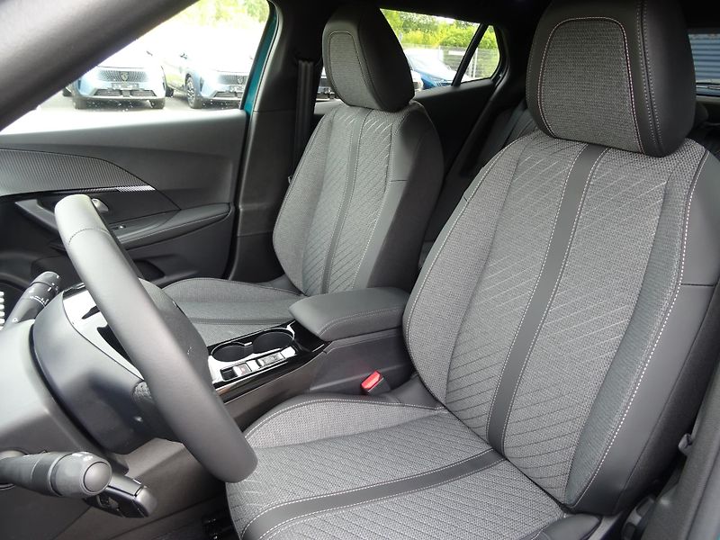 Peugeot 2008 (2026) ALLURE Turbo 100k MAN6 - fotka 22 z 43