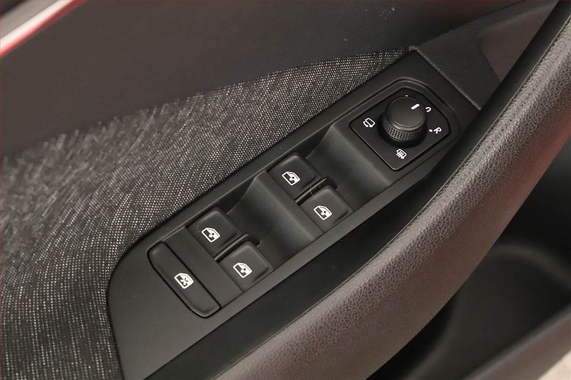 Škoda Kamiq (2020) Style 1.0 TSI, Tempomat - fotka 10 z 13