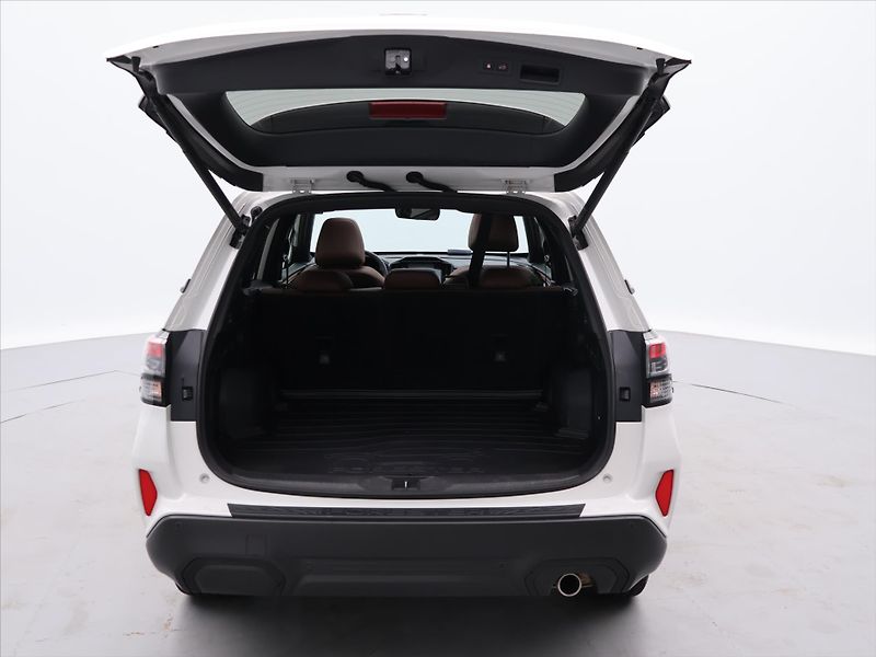 Subaru Forester 2,0 e-EyeSight 100kW CZ CVT - fotka 9 z 35