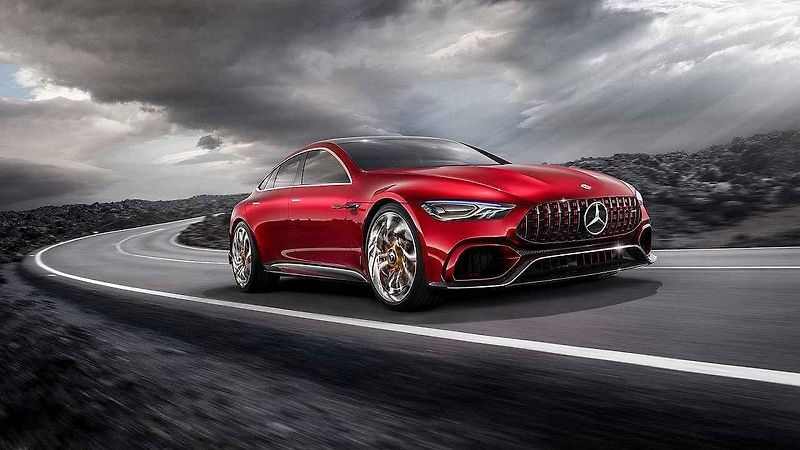 Maskovaný prototyp čtyřdveřového Mercedesu-AMG GT.