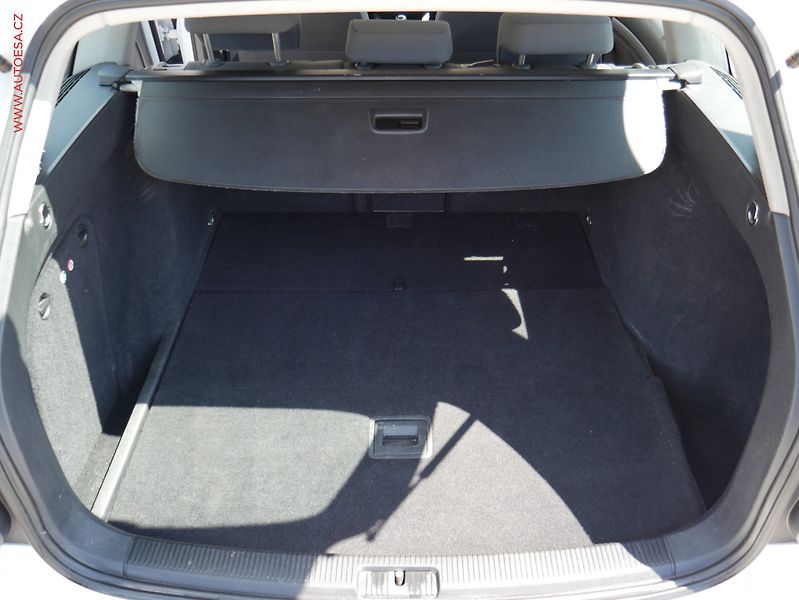 Volkswagen Golf (2009) 1.9TDi, AC, výhřev sed - fotka 7 z 17