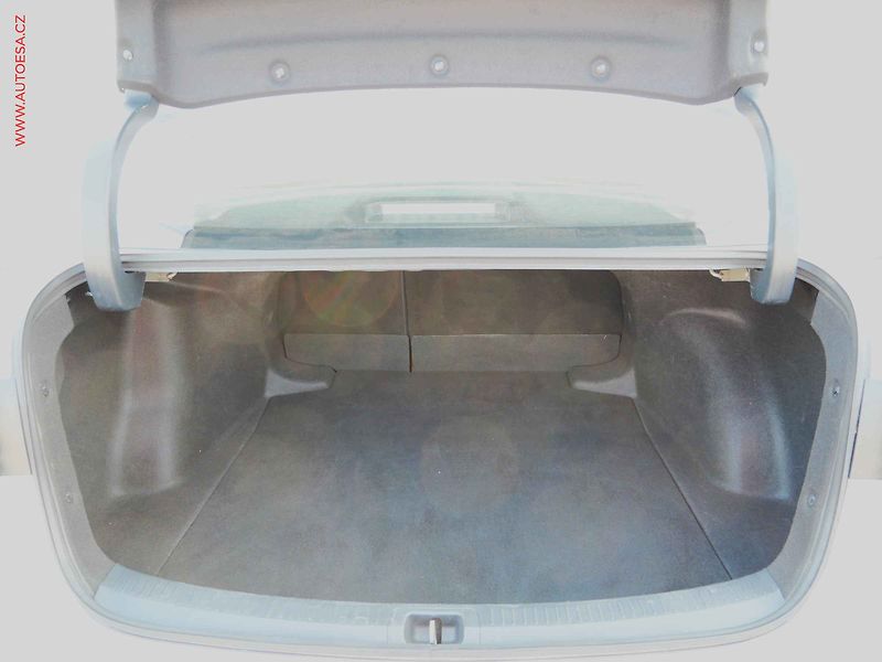 Toyota Corolla (2024) 1.5 VVT-i, 2.maj,ČR, Navi - fotka 7 z 19
