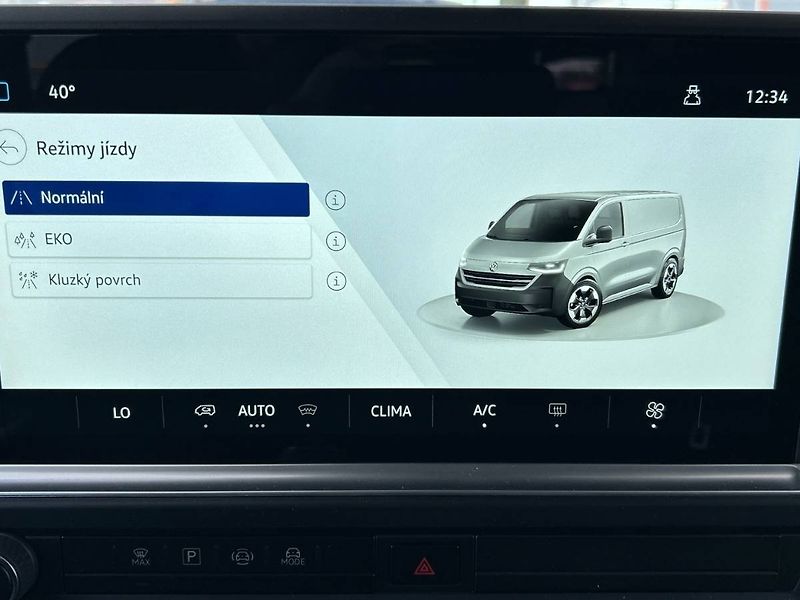 Volkswagen Transporter (2026) T7 2.0 TDI DR 9 míst - fotka 12 z 29
