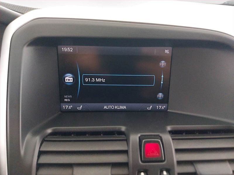 Volvo XC60 (2011) Momentum D4, Xenony, Tempomat - fotka 13 z 17