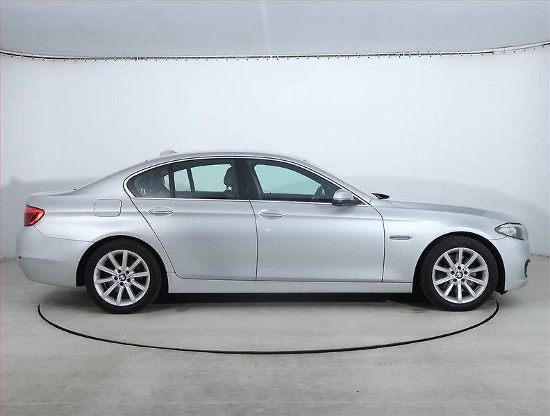 BMW Řada 5 (2014) 528i, Automat, Serv.kniha - fotka 6 z 22