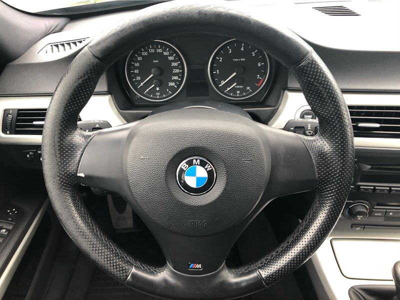 BMW Řada 3 325i - fotka 18 z 29