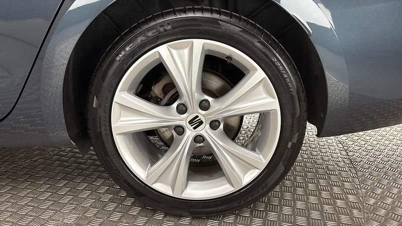Seat Leon 2.0 TDI DSG FR Sporstourer - fotka 19 z 27