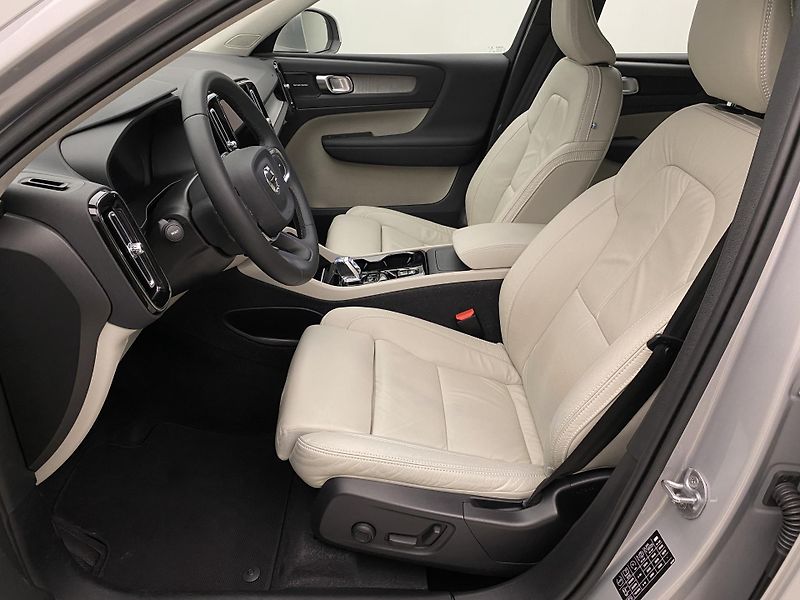 Volvo XC40 B4 AWD BRIGHT PLUS 1.MAJ,CZ - fotka 3 z 48