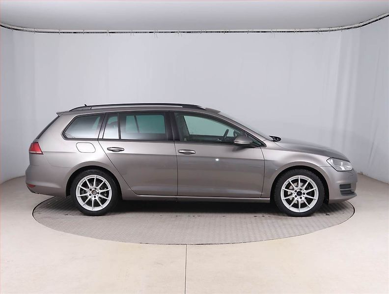Volkswagen Golf (2014) Comfortline 2.0 TDI, Navi - fotka 6 z 15
