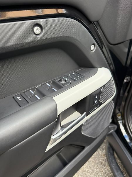 Land Rover Defender (2023) TOP STAV - fotka 14 z 15