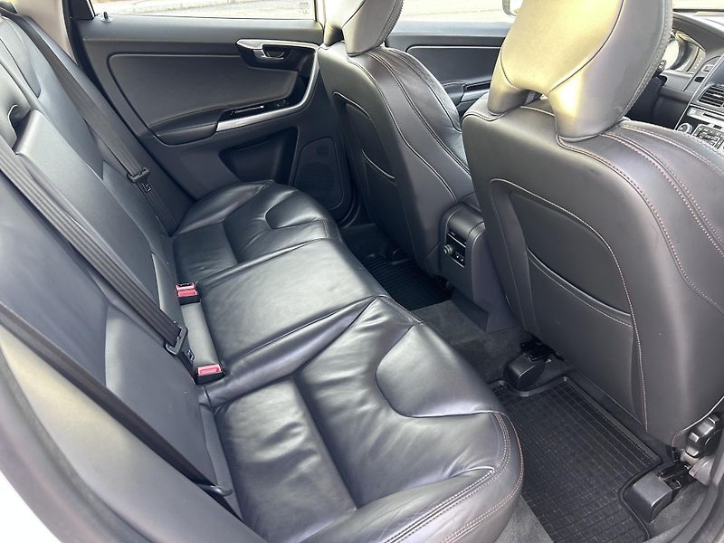 Volvo XC60 2.4 D5 Summum Polestar AWD  - fotka 18 z 33