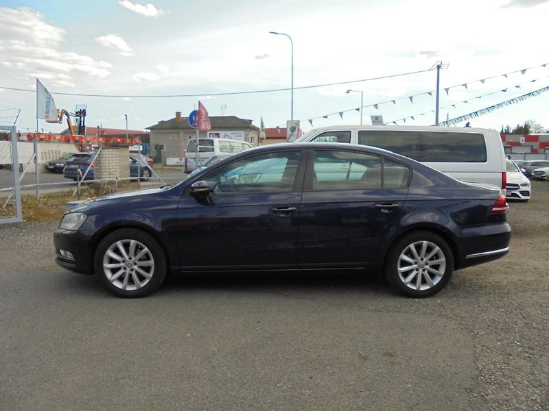 Volkswagen Passat (2012) 1.4 TSI-90 kw- NAVI-8x AIRBAG - fotka 4 z 11