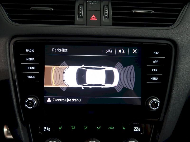 Škoda Octavia (2017) RS 230 2.0TSI 169KW NAVI MANUÁ - fotka 27 z 37