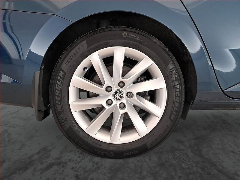 Škoda Superb (2023) Style iV 1.4 TSI PHEV - fotka 15 z 23