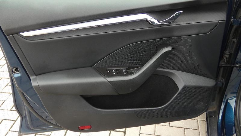 Škoda Octavia 2,0 TDI 85kW Style DSG - fotka 8 z 23
