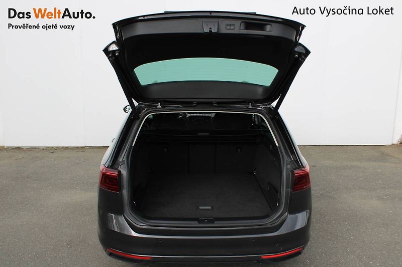 Volkswagen Passat (2022) 1.5 TSI 110kW DSG Head UP disp - fotka 32 z 35
