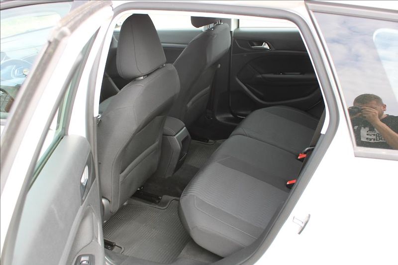 Peugeot 308 1,6 HDi  1.maj.,ČR,73.469km - fotka 11 z 24