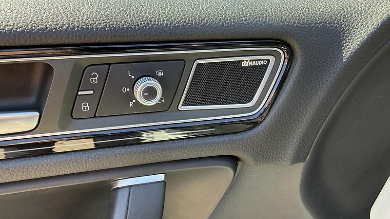 Volkswagen Touareg 3.0TDi*193kW*R-LINE*PERLEŤ - fotka 23 z 44