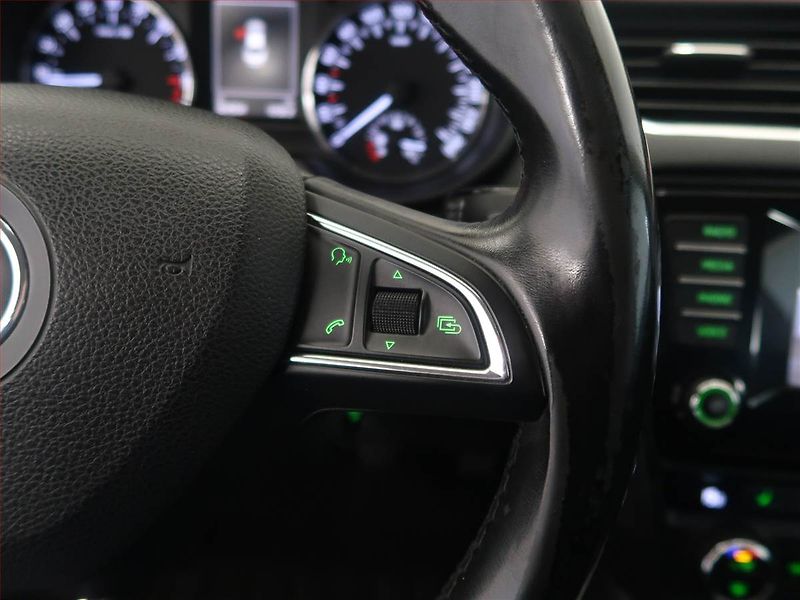 Škoda Octavia (2013) Elegance 1.6 TDI, Navi - fotka 15 z 15