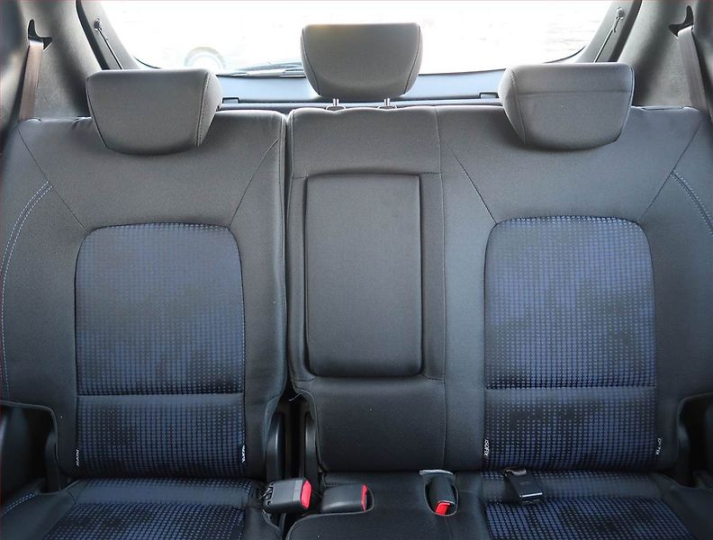 Hyundai ix20 (2015) 1.4 CVVT, Serv.kniha - fotka 10 z 18