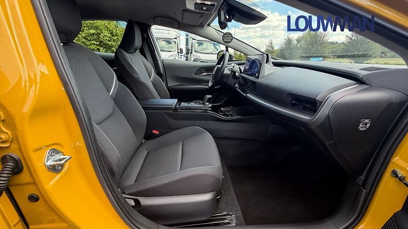 Toyota Prius 2.0 PHEV PRESTIGE - fotka 15 z 24