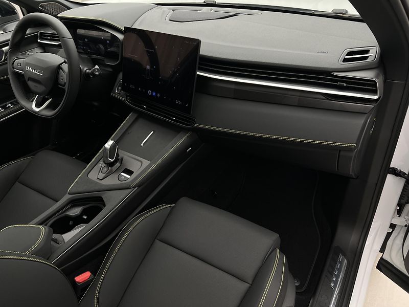Lynk & Co 01 (2026) MORE PHEV AUT CZ 1.maj - fotka 20 z 55