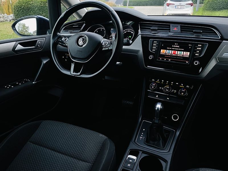 Volkswagen Touran 1.6TDI AUT SERVISKA 7MÍST LED  - fotka 24 z 42