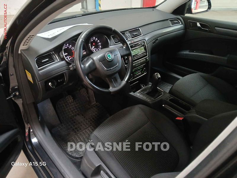 Škoda Superb (2012) 2.0 TDi, Active - fotka 3 z 3