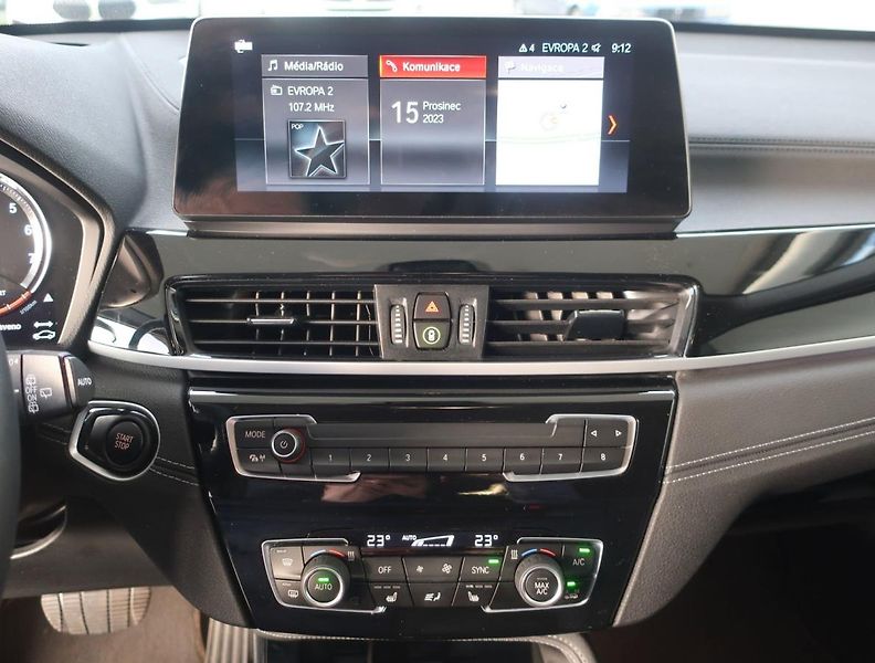 BMW X1 (2022) xDrive25e Sport Line - fotka 15 z 19
