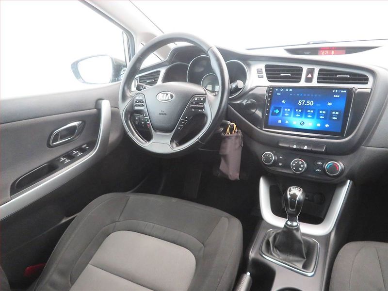 Kia Ceed (2012) 1.4 CVVT, Serv.kniha, Tempomat - fotka 7 z 17